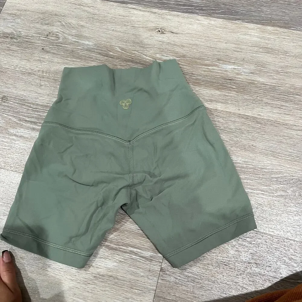 Aritzia Golden Green Sage Biker Shorts Size 00 - Picture 3 of 3